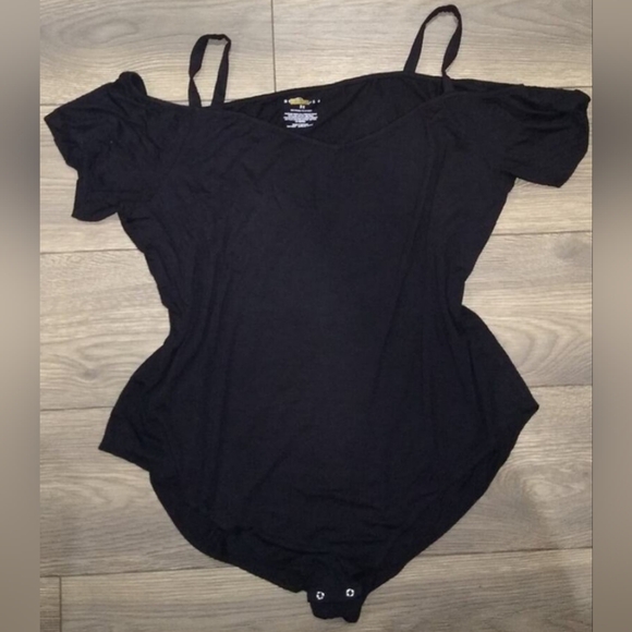 Black Cold Shoulder Bodysuit 2x NWOT - Picture 4 of 5